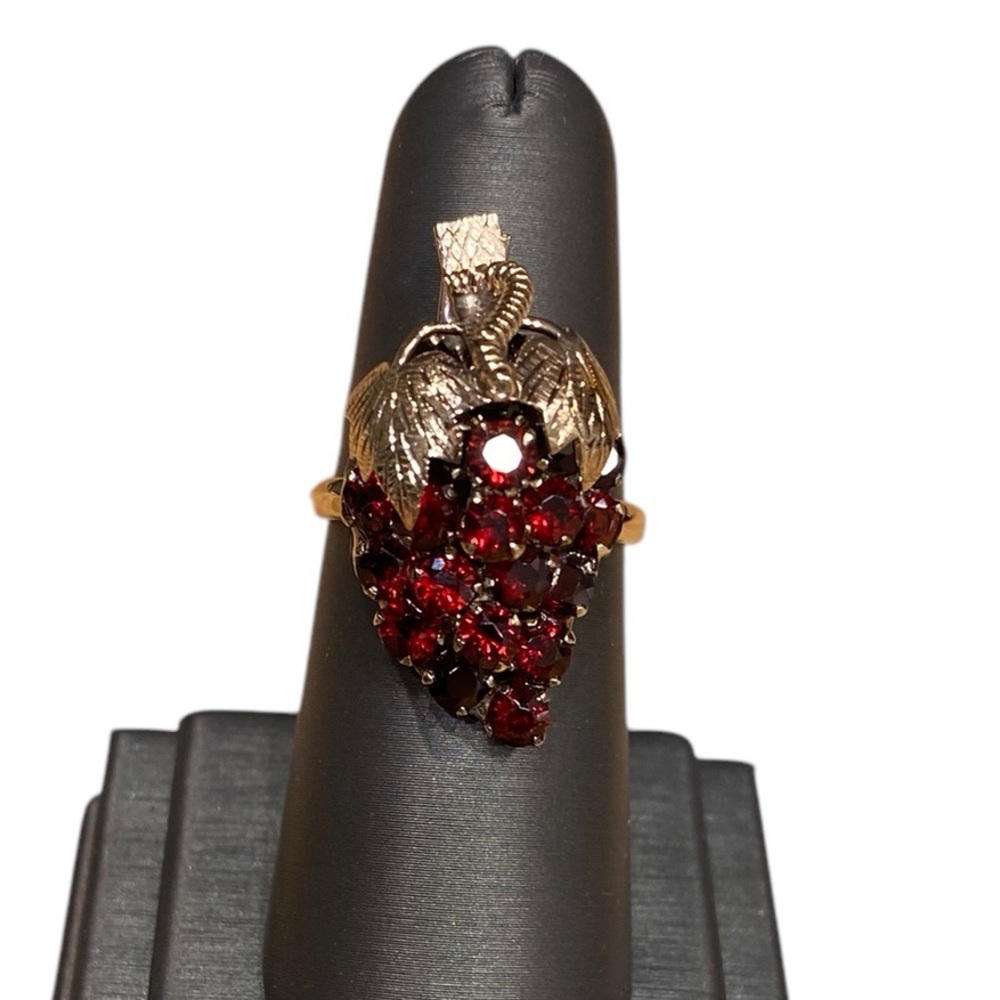 Elegant Gold and Red Cluster Ring